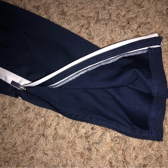 Air Jordan men’s small sweatpants - Picture 3 of 4